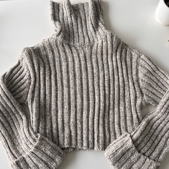 Dynamite cropped sweater - Picture 1 of 4